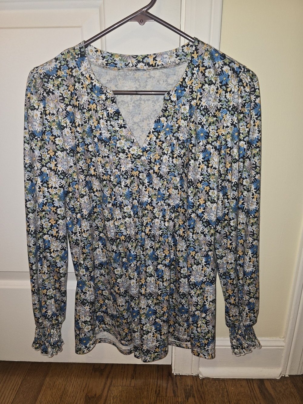 Floral V-Neck Long Sleeve Top in Blue and White